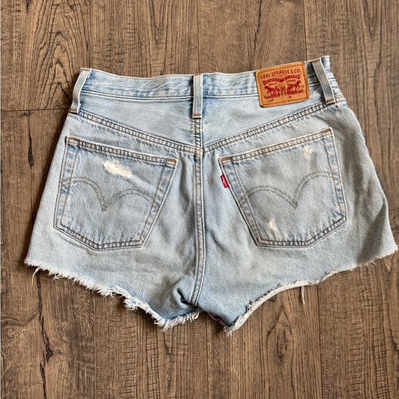 Levi’s 501 Light Wash Shorts - Picture 2 of 4